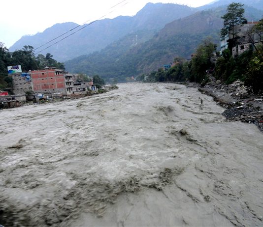 कालीगण्डकीमा आएको बाढीका कारण जलजलाका दुई सय घर उच्च जोखिममा