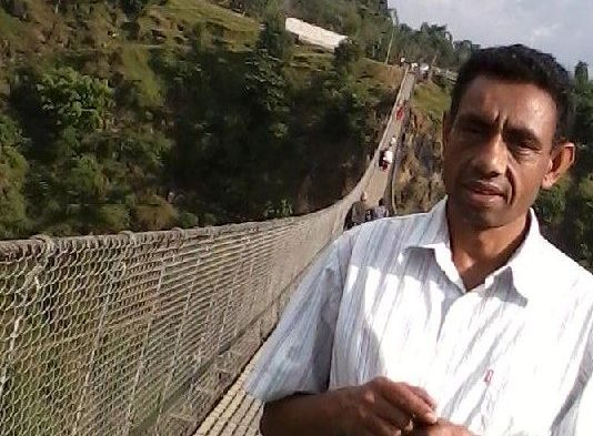 स्वर्गिय डिल्लीराम लामिछानेको तेश्रो स्मृति दिवसको सन्दर्भ पारेर विद्यालयलाई शैक्षिक सामाग्री वितरण