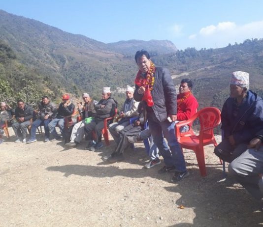 देउराली पुगेर काँग्रेस नेता जोशीले भने ‘मैले शुरु गरेको क्रमागत योजनाहरु पनि कम्युनिष्ट सरकारले काट्यो’