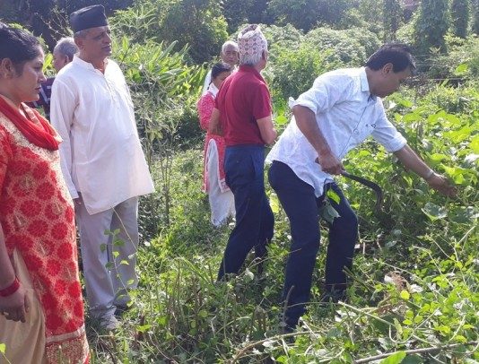 वीपी जयन्तिको सन्दर्भ पारेर पर्वत काँग्रेसद्वारा भवन निर्माणस्थलको सरसफाई