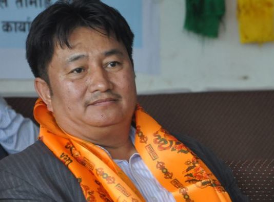 सांसद बहादुर सिंह लामाले दिए नुवाकोटका पत्रकारलाई प्रेस ज्याकेट