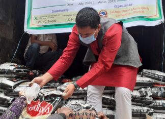 जलजलाका आठसय विपन्न परिवारलाई झण्डै ३० लाख रूपैयाँको राहत सामग्री वितरण