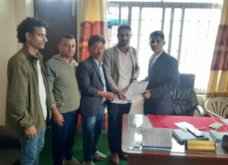 १४ बूँदे माग सहित प्रेस सेन्टर नेपालद्वारा प्रजिअलाई ज्ञापन पत्र