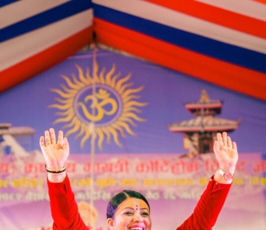 कोटिहोममा गुरुङ समुदायको पोसाकमा भागवत मञ्जरी राधिका दासी