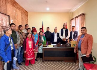 जलजला गाउँपालिकाले दियो उद्यमीलाई विना धितो एक/एक लाख ऋण