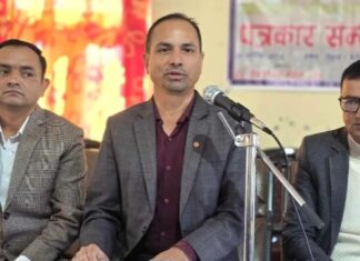 नेकपा एमाले पर्वतले शुक्रबार कुश्मामा बृहत जनसभा गर्दै