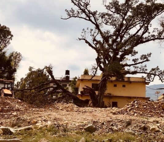 कुश्माको बान्द्रेबिडी चौरमा मञ्च मर्मत र नयाँ सौन्दर्यकरण गरिँदै