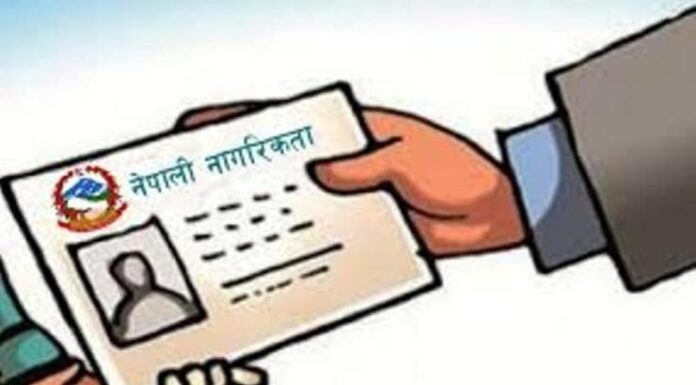 शारीरिक रूपमा अपाङ्ग २४ वर्षीया सुनिता विकले घरमै नागरिकता पाइन