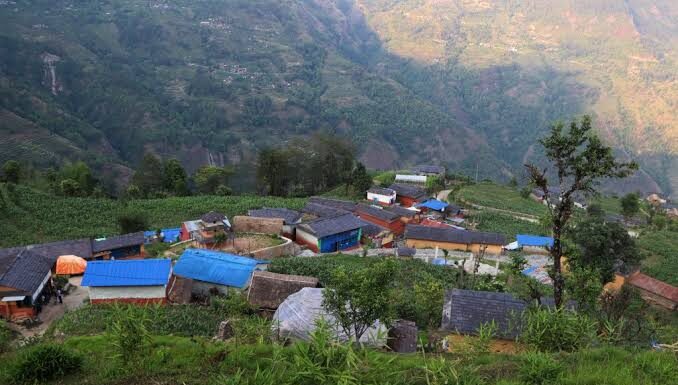 एकबर्षमा फलेवास नगरपालिकाका एकसय ४२ परिवारले गाउँ छोडे